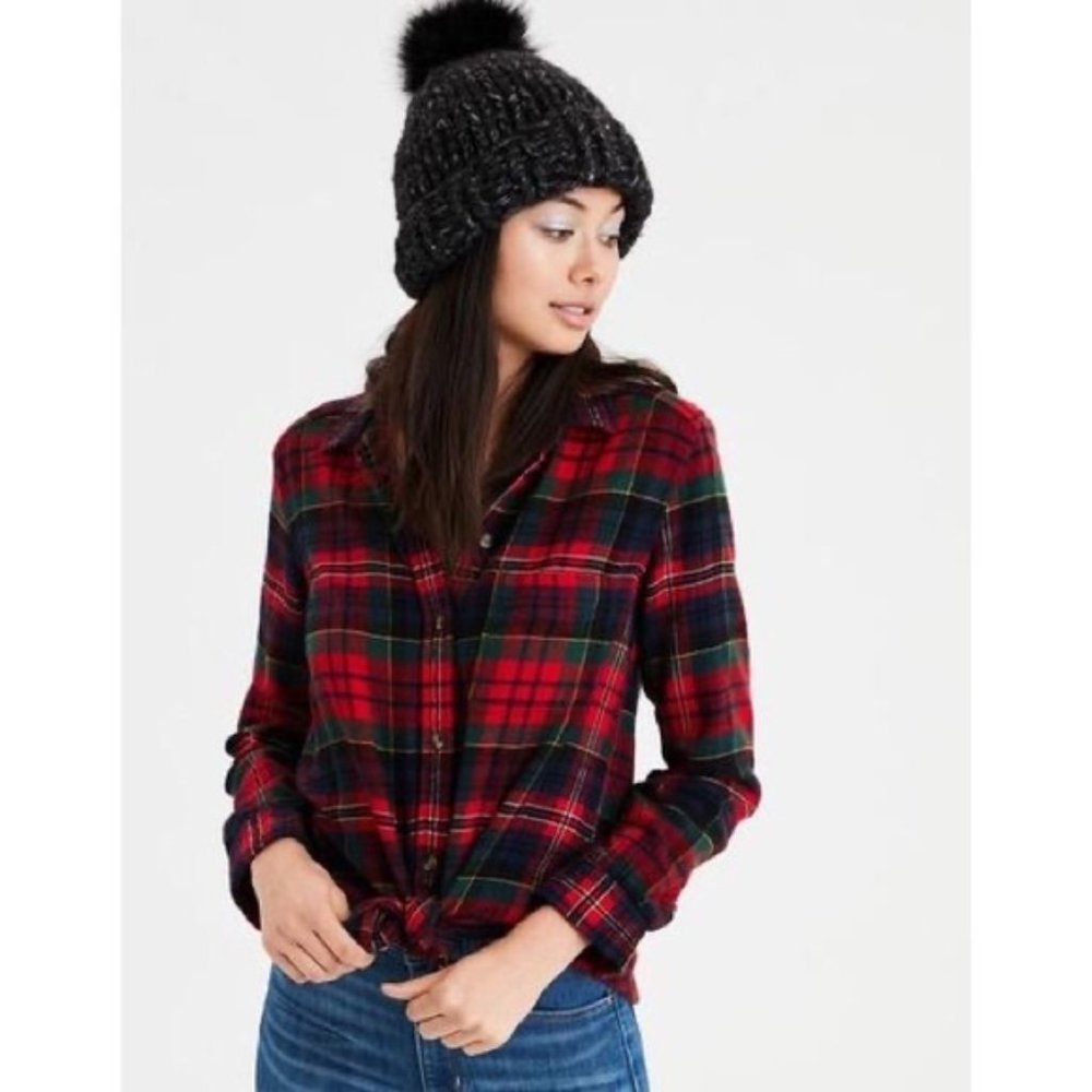 AMERICAN EAGLE soft flannel plaid button up top